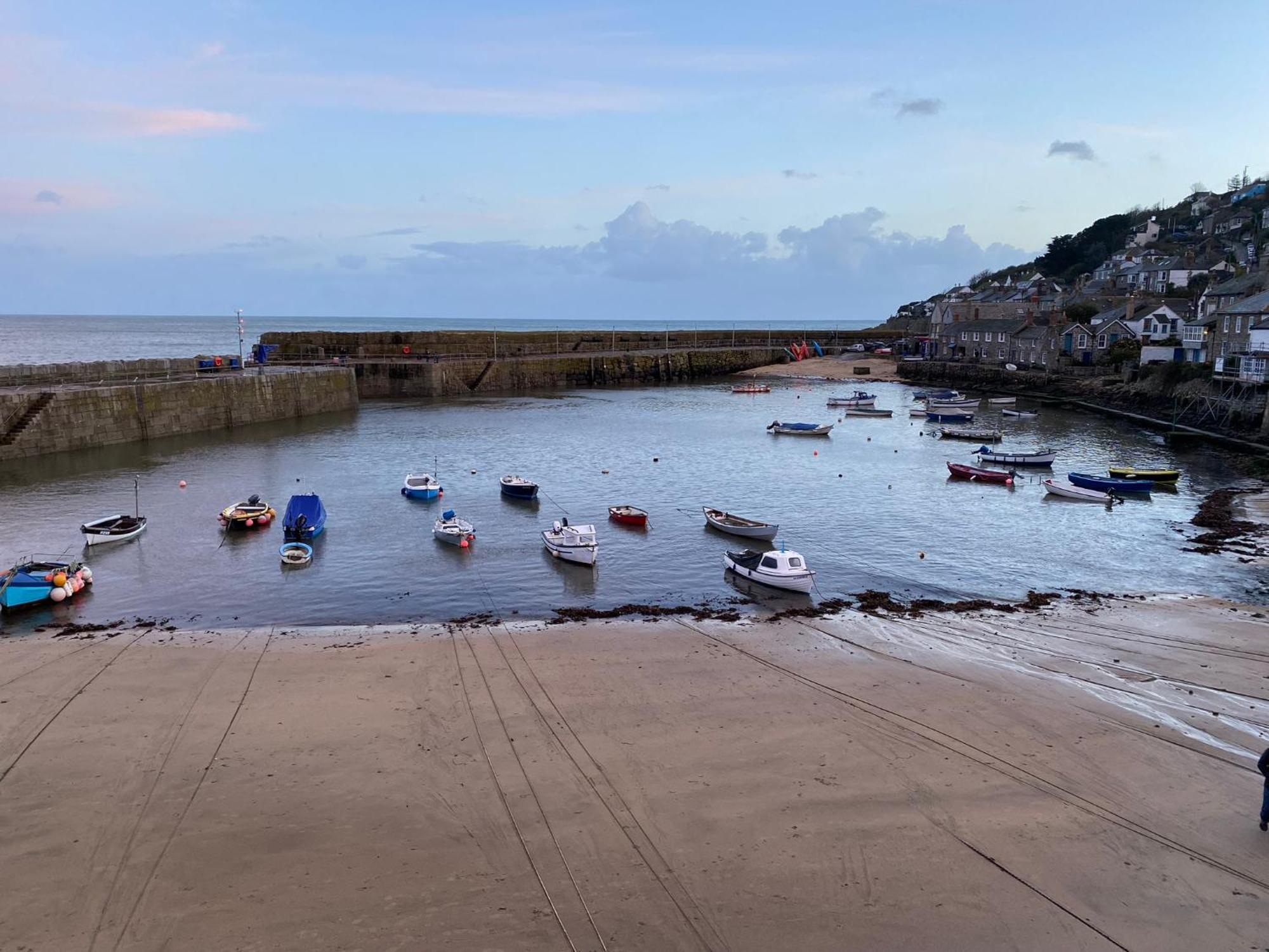 The Old Gallery - Charming Coastal Escape For Two マウスホール エクステリア 写真